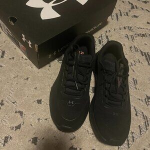 9.5 Women Under Armour Sneakers